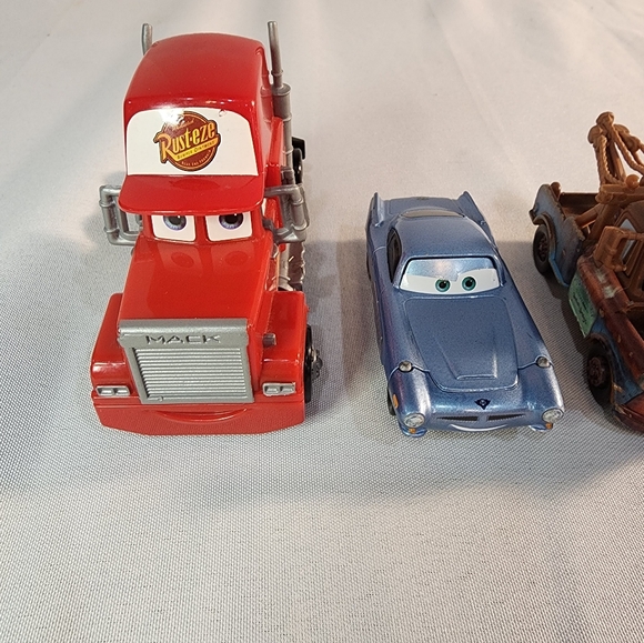 Lot of 5 Disney Pixar Cars Diecast: Mac, Mater, Lightning McQueen - Picture 2 of 14